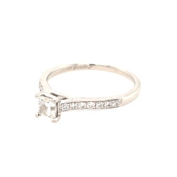 Pre Owned Platinum Diamond Solitaire Ring ZV927